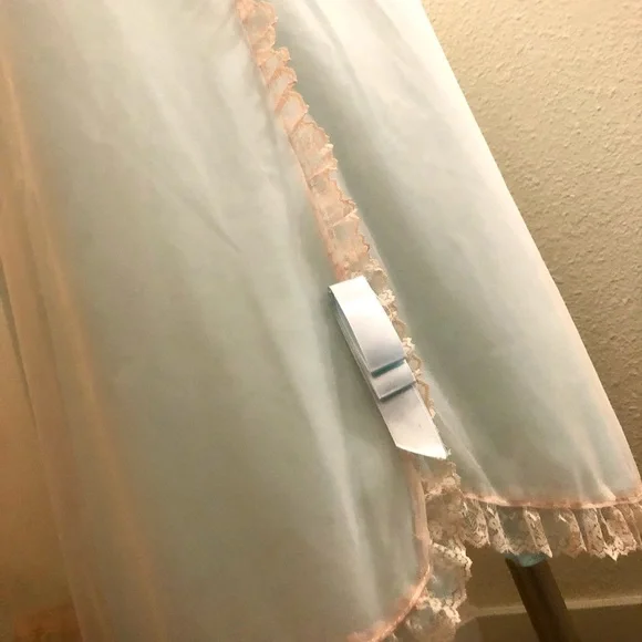 OOAK RARE VINTAGE LIKE NEW!! Blue Full Lace Robe and Gown Set - Picture 9 of 16